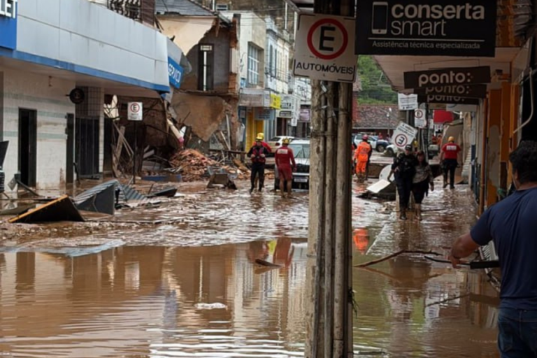 Tempestades devastadoras deixam mortos, prédios desabam e Cidades em colapso no Brasil