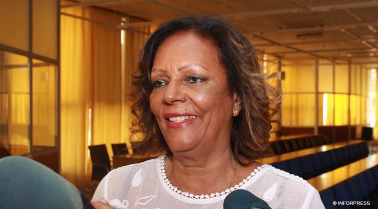 Praia. Presidente Clara Marques foge de “sessão ilegal” da Assembleia Municipal