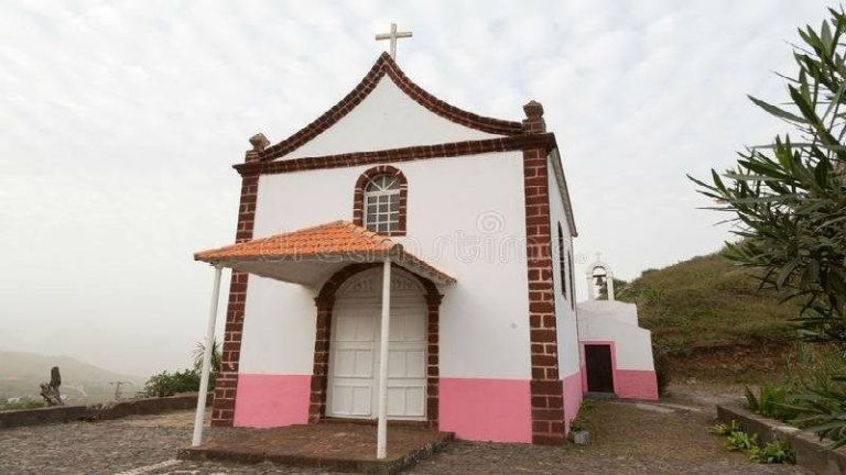 Monte Cintinha celebra hoje festa mariana em formato reduzido devido às legislativas