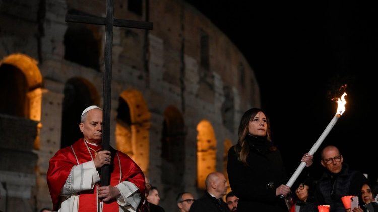 Entre silêncio e esperança, ocorreu a primeira Via-Sacra do Papa Leão XIV