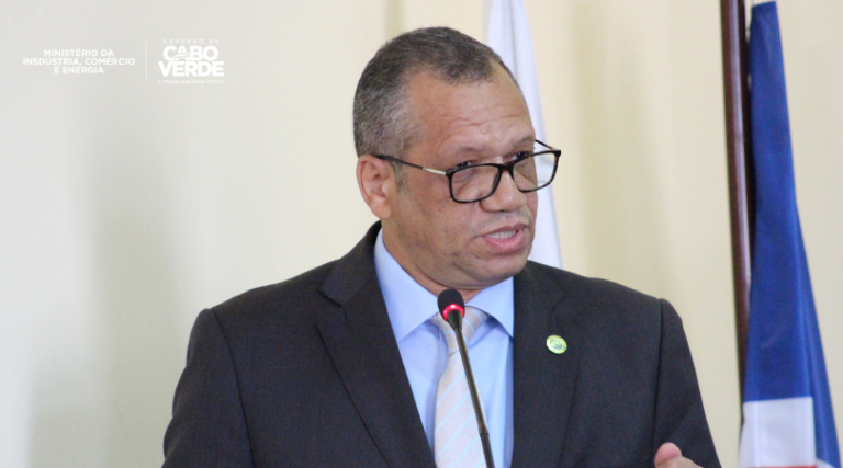 Ministro da Indústria Comércio e Energia visita Electra
