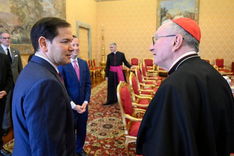 Vaticano oferece-se para acolher negociações de paz entre Rússia e Ucrânia