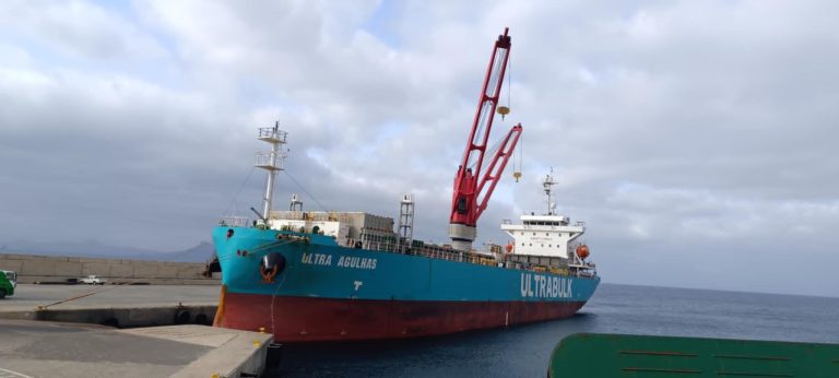 Navio Ultra Agulhas chega a Porto Novo com nova fábrica de Pozolanas