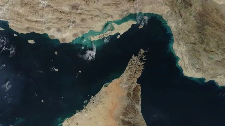 Tensão no Estreito de Ormuz mantém mundo em alerta apesar de sinais de reabertura