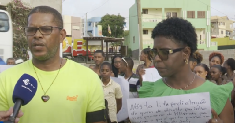 Família e amigos pedem justiça para jovem preso por alegado crime de violação