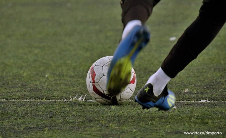 Botafogo goleia Desportivo e divide liderança com Vulcânico no regional do Fogo