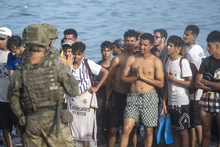 Ceuta acolhe 862 menores migrantes e enfrenta sobrelotação de quase 3.000%