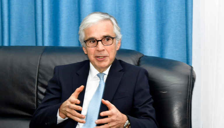 Aguiar-Branco alerta para riscos de populismo e extremismo em Cabo Verde