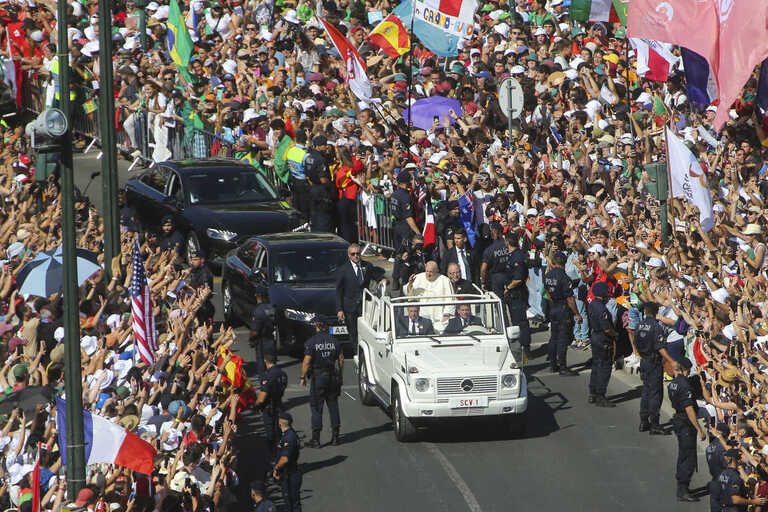 “Papamóvel” de Francisco será transformado em clínica móvel para ajudar crianças em Gaza