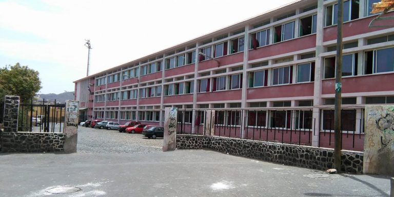 Chuvas fortes levam à suspensão das aulas em escolas de São Vicente