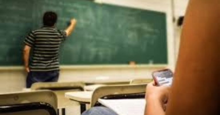 21 docentes beneficiam de transição na carreira após obtenção de licenciatura