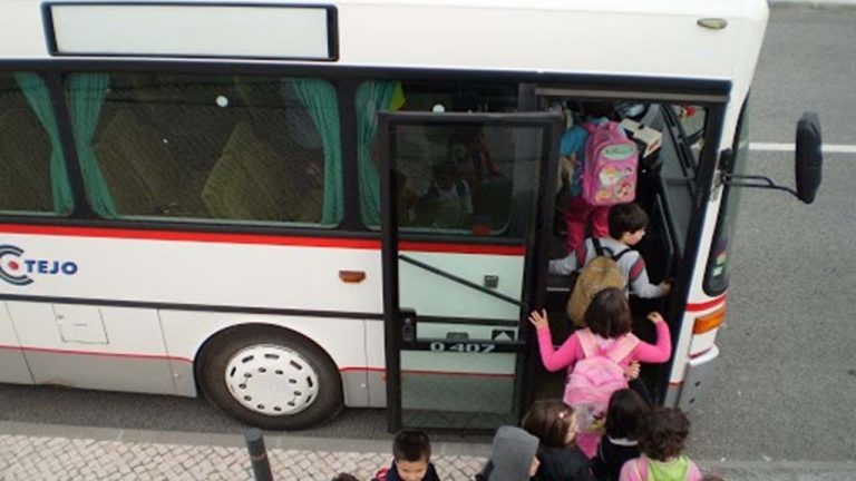Transporte escolar em risco, por aumento do preço  dos combustíveis, em Portugal
