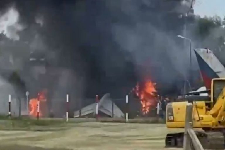 Avião despista em aeroporto na Argentina e faz dois mortos