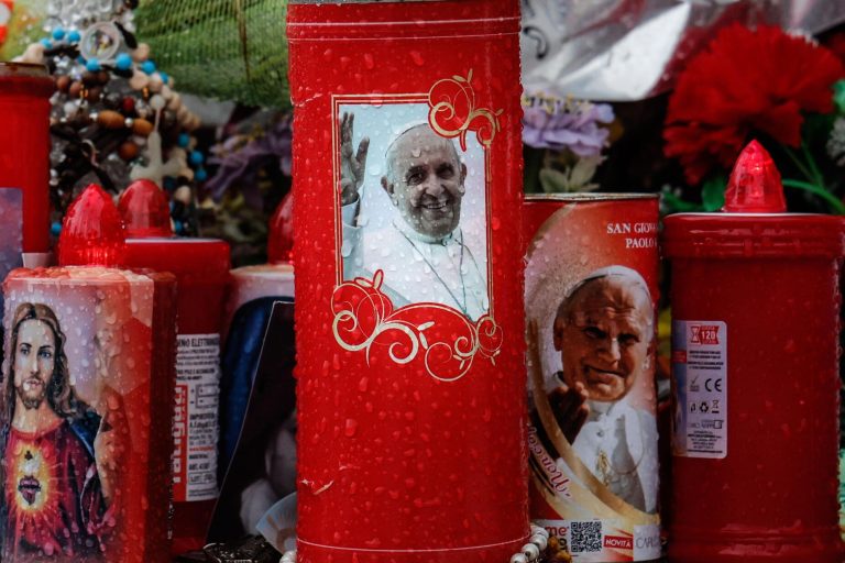 Estado de saúde do Papa permanece estável