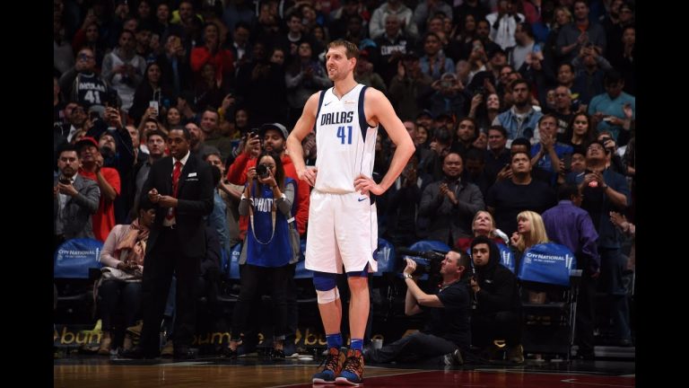 NBA: Treinador interrompe jogo para fazer homenagem ao adversário