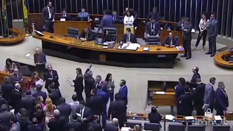 Deputados brasileiros envolvem-se em agressões na Câmara dos Deputados