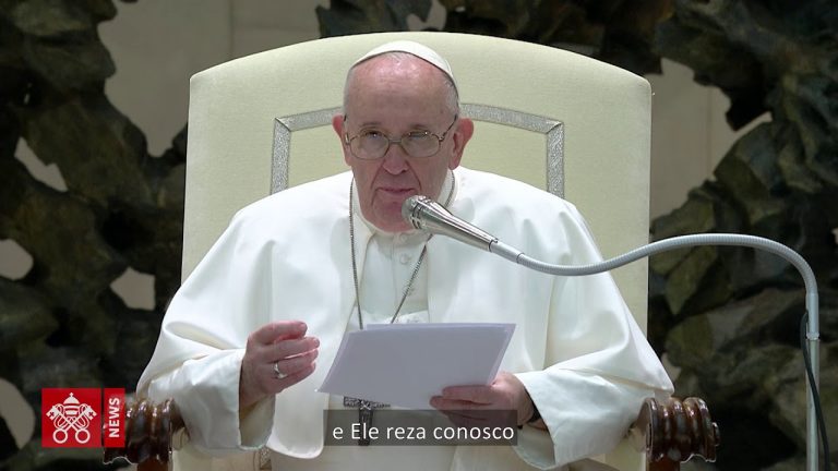 Papa afirma que jamais rezamos sozinhos, “Jesus reza sempre conosco”