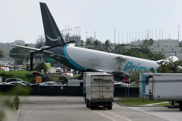 Boeing sai da pista e provoca cinco mortos em Miami