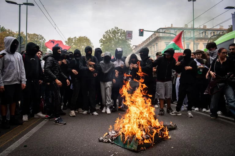 Protestos espalham-se pela Europa contra o custo de vida e a degradação dos serviços públicos