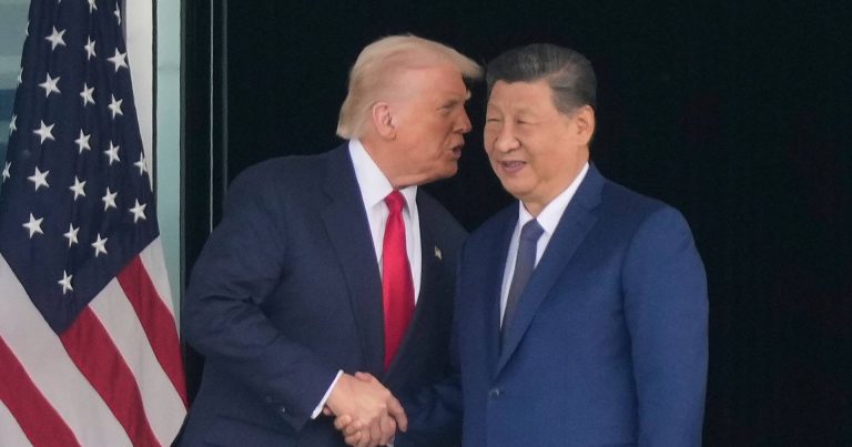 EUA e China tentam aliviar tensões, mas rivalidade global mantém-se no centro da agenda internacional