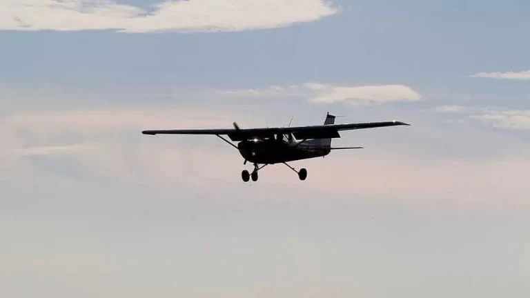 Avião comercial desaparece no Alasca com 10 pessoas a bordo