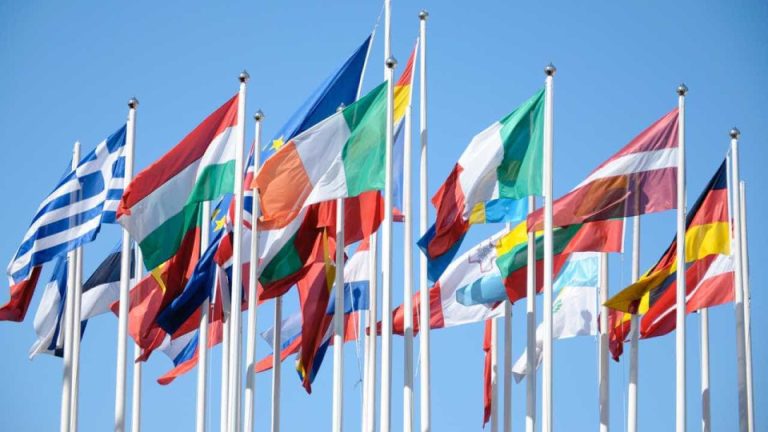 Japão recebe apoio da UE após terramoto e colisão de aviões