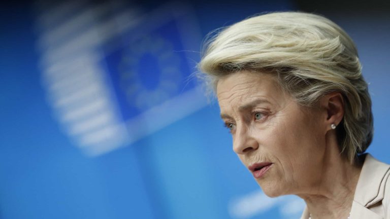 Bruxelas lança aliança para combater escassez de medicamentos essenciais