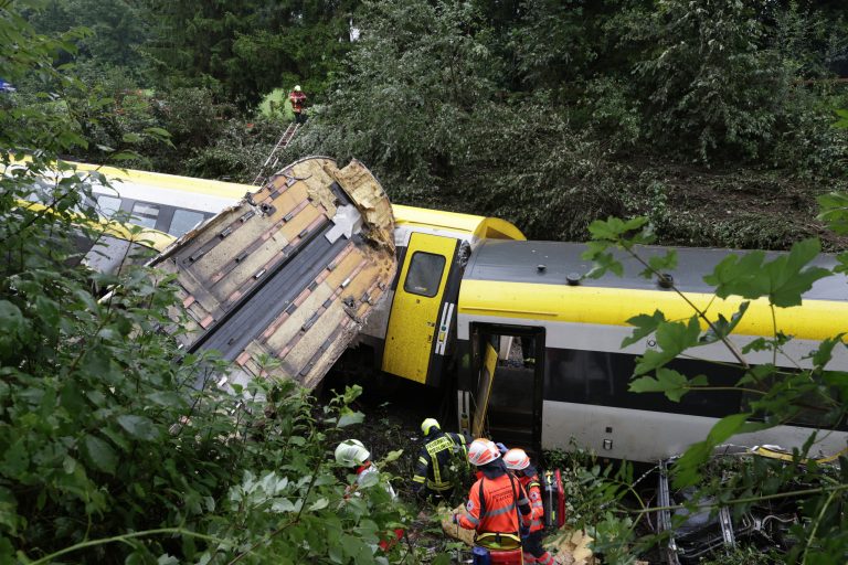 Descarrilamento de comboio no sul da Alemanha faz três mortos e 41 feridos