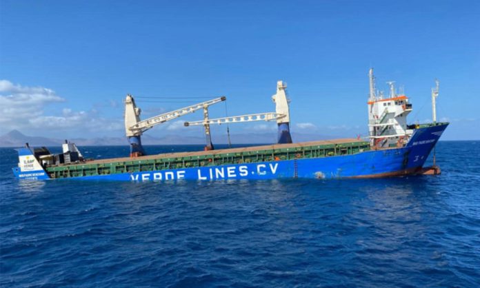 navio-a-motor-Nho-Padre-Benjamim.-1-jpg
