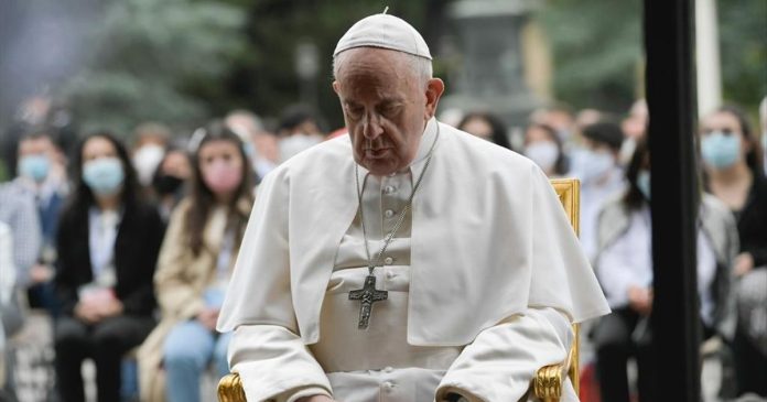 papa_francisco_reza_terco_pelas_vitimas_da_pandemia_no_vaticano_foto_epa9692e6df_socialshare