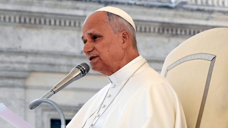 Papa Leão XIV apela aos lefebvrianos para cancelarem ordenação de bispos sem autorização do Vaticano