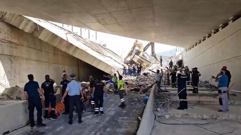 Na Grécia, ponte em construção desaba. Há um morto (Atualizado)