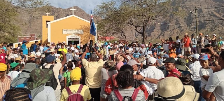 Demolição da antiga Igreja Paroquial do Porto Novo marca início da construção da nova