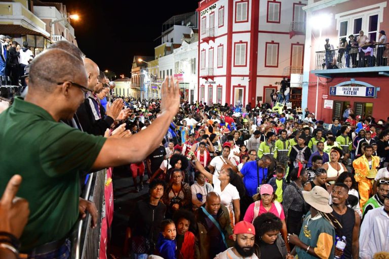 PM rendido à qualidade do Carnaval em São Vicente