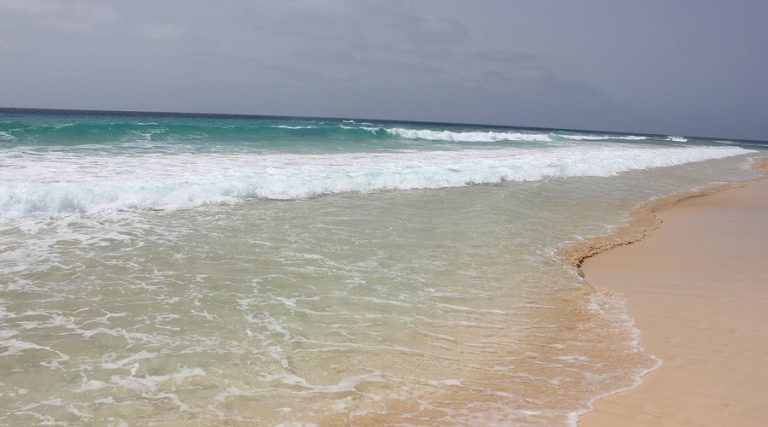 Turista polaco morre afogado na praia de Ponta Sinó, no Sal