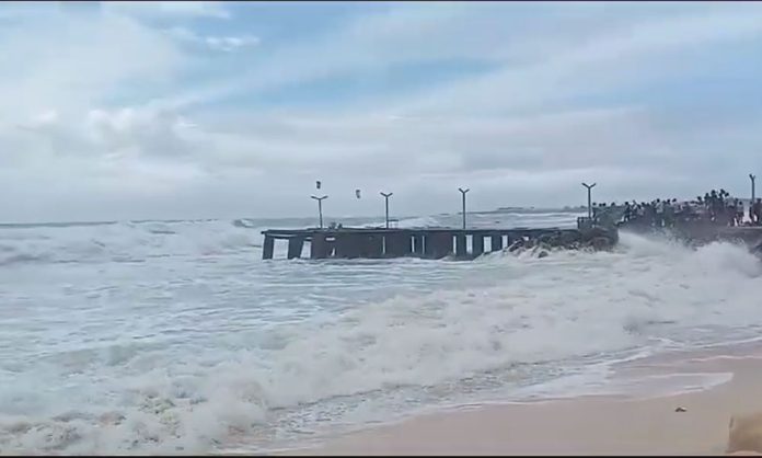 Construção de uma ponte flutuante até a reabilitação do Pontão é ...