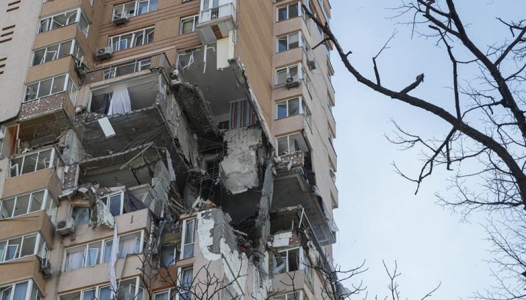 Russos continuam a matar civis na Ucrânia
