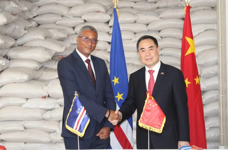 Cabo Verde recebe doação de 1.042 toneladas de arroz da China para apoiar famílias vulneráveis
