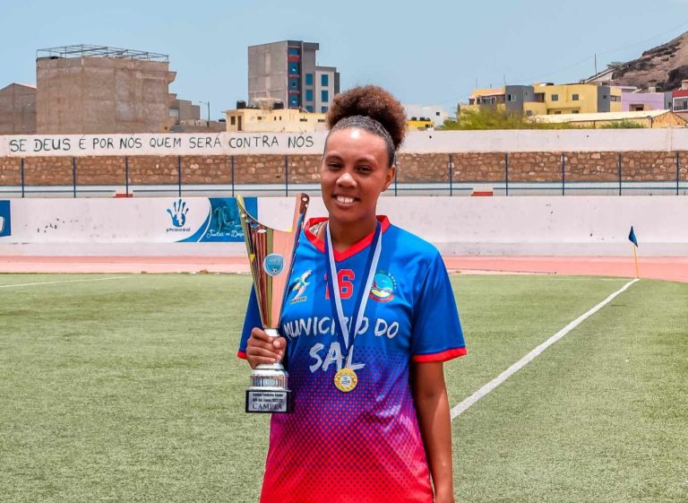 Maísa da Luz destaca-se como goleadora no campeonato nacional feminino