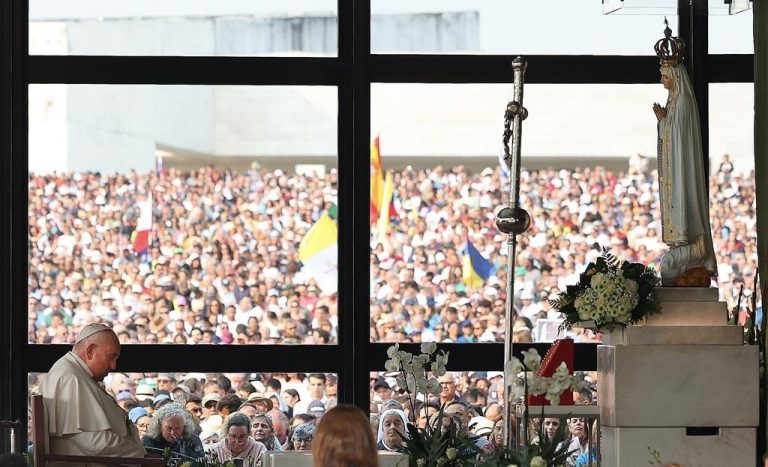 Cerca de 230 mil pessoas em Fátima na visita do Papa 
