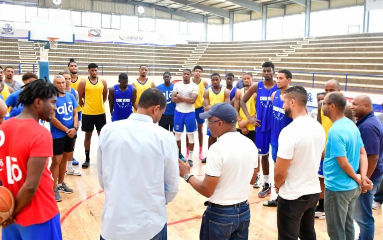 Primeiro-Ministro manifesta apoio incondicional à Seleção de Basquetebol 