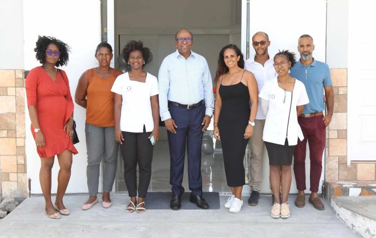 Inauguração da nova loja de óculos em Porto Novo recebe apoio da Câmara Municipal