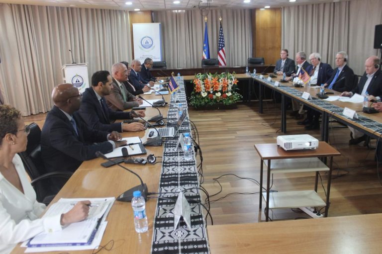 Chefe diplomacia Cabo-verdiana recebeu delegação de Senadores e Congressistas dos EUA 