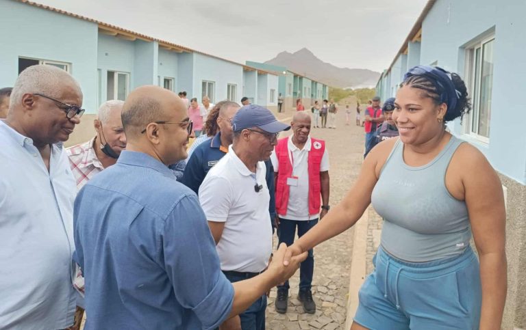 Tempestade Erin. Governo realoja mais 14 famílias em São Vicente