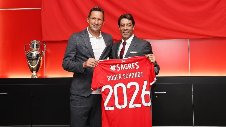 Roger Schmidt “vai continuar” treinador do SL e Benfica
