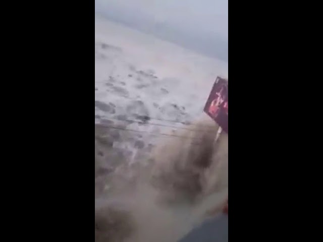 INDONÉSIA: Sobe para 384 número de mortos após tsunami
