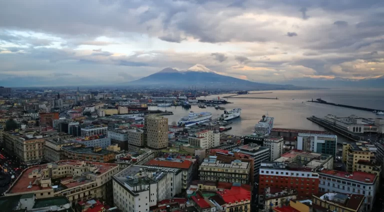 Região Italiana de Nápoles afetada por mais de 150 sismos na última noite