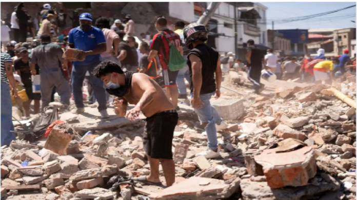 terremoto-de-magnitude-7-4-deixa-111-mortos-e-provoca-desabamentos-na-colombia (1)