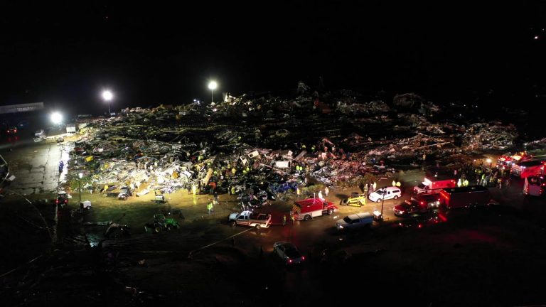 Tornados matam mais de 50 pessoas nos EUA