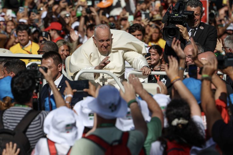 JMJ. Papa encontra-se com multidão na vigília de oração e incentiva a avançar “sem medo” na vida